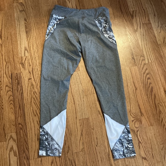 SO gray yoga high rise legging size large - Picture 4 of 5